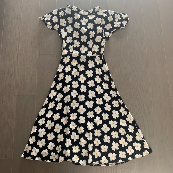 Christy Dawn Daisy Dress in English Daisy Small EUC Black Button Ruffle - Picture 8 of 13